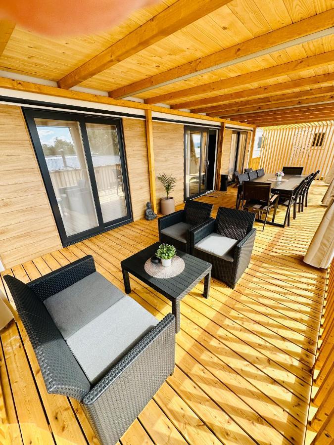 Villa Family Grand De Luxe Mobilhome Селце Экстерьер фото