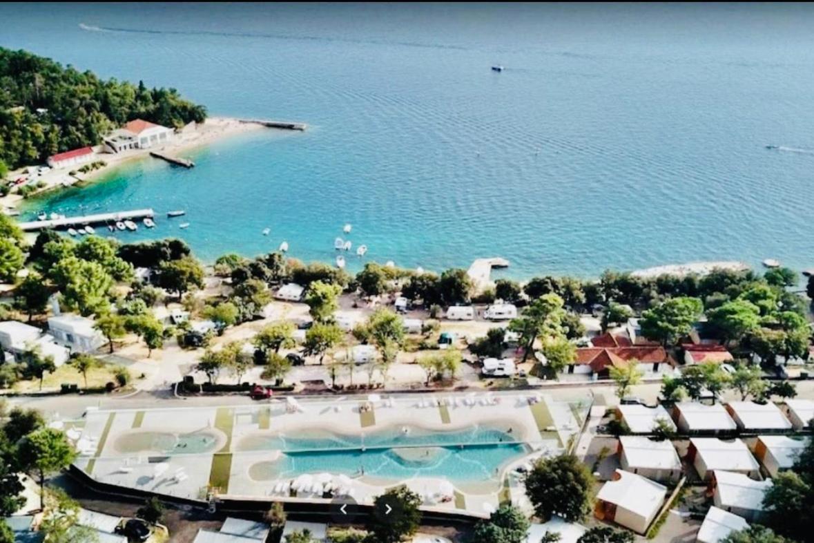 Villa Family Grand De Luxe Mobilhome Селце Экстерьер фото